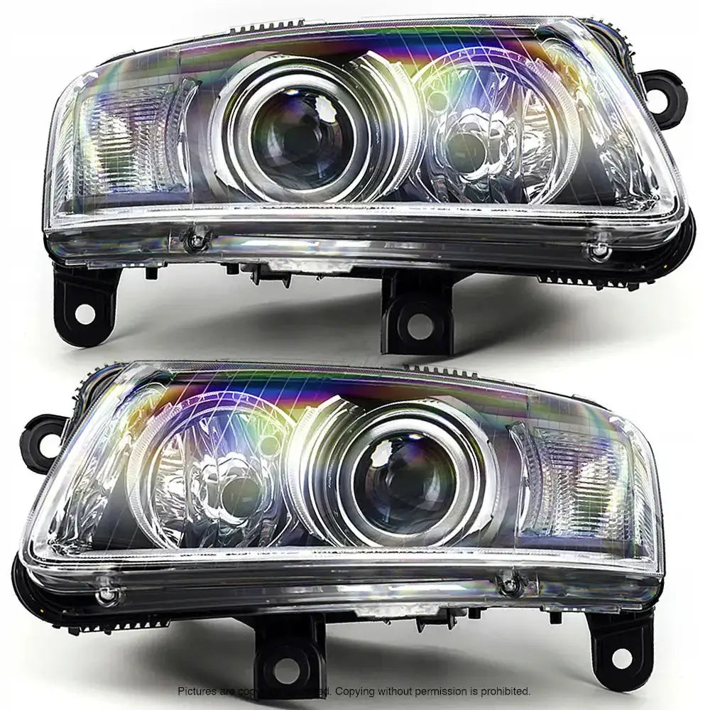 Frontlykter Audi A6 C6 05-11 med klare glass, svarte detaljer og synlige monteringsfester foran.