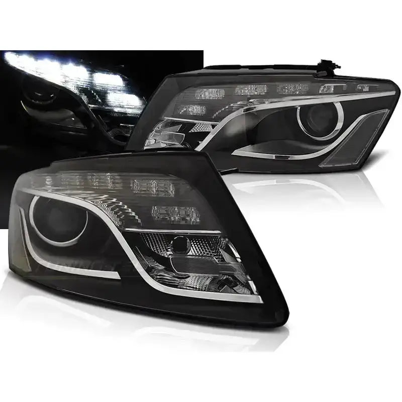 Frontlykter Audi Q5 11.08-09.12 Tru DRL Black med svart innfatning og LED-striper, sett skrått forfra.