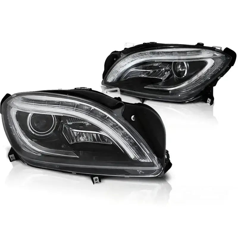 Frontlykter Black Led for Mercedes M-Klasse W166, to svarte lykter med klare glass og LED-striper.