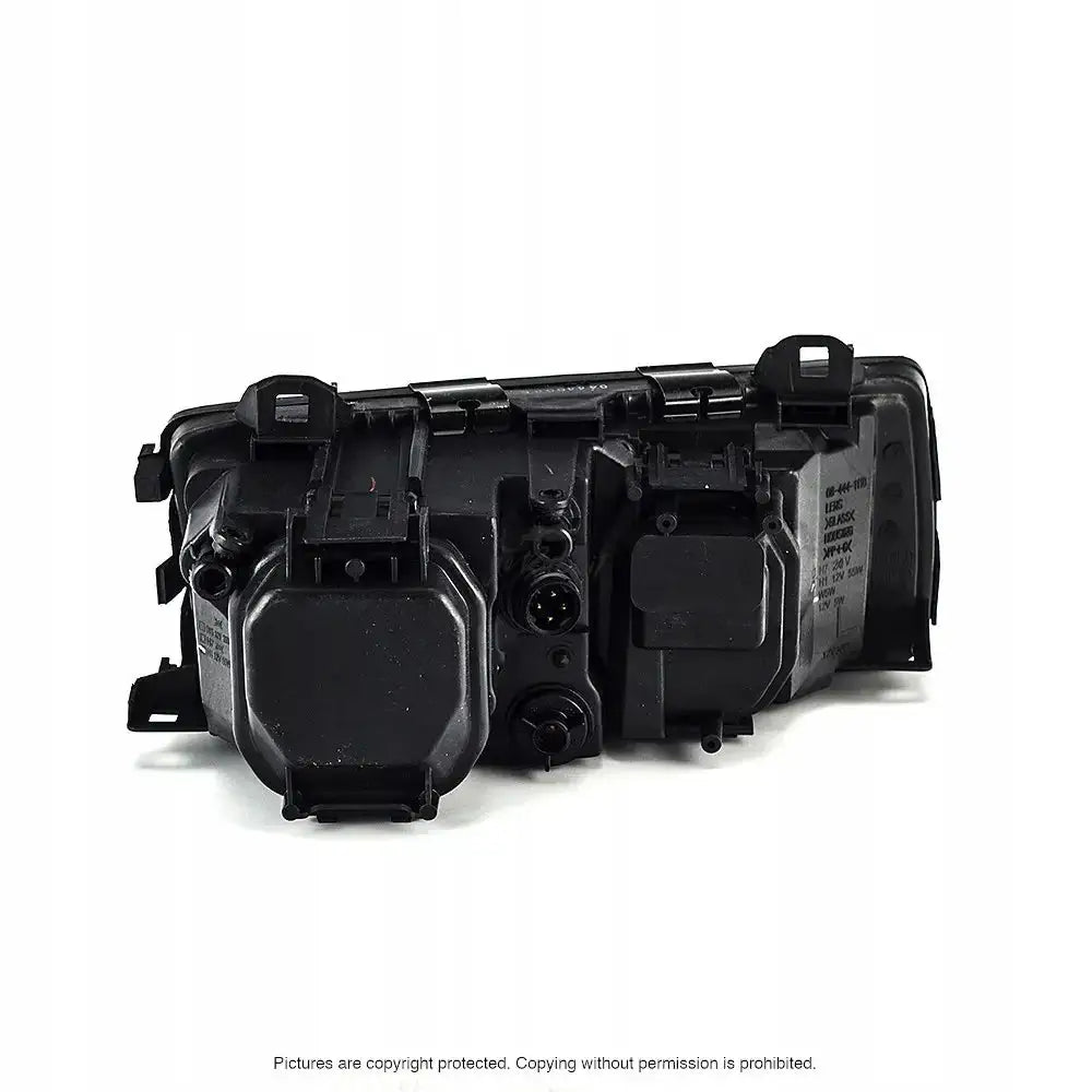 Headlamp bakside av frontlykter til BMW 3 Serie E36 med tilkoblingspunkter og detaljerte fester.