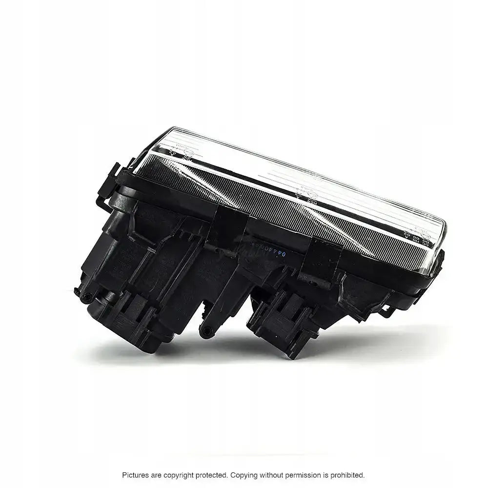 Frontlykter Bmw 3 Serie E36 med sort hus og klar linse, vist fra skrå side med synlig bakside.