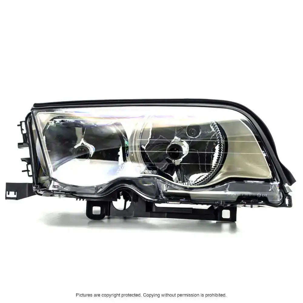 Frontlykter Bmw 3 Serie E46 98-01 H7 sett rett forfra med to reflektorer bak klart glass.