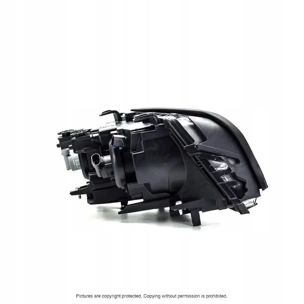 Hovedlykter Bmw 3 Serie E46 98-01 vist fra skrå bakside med synlige tilkoblingspunkter.