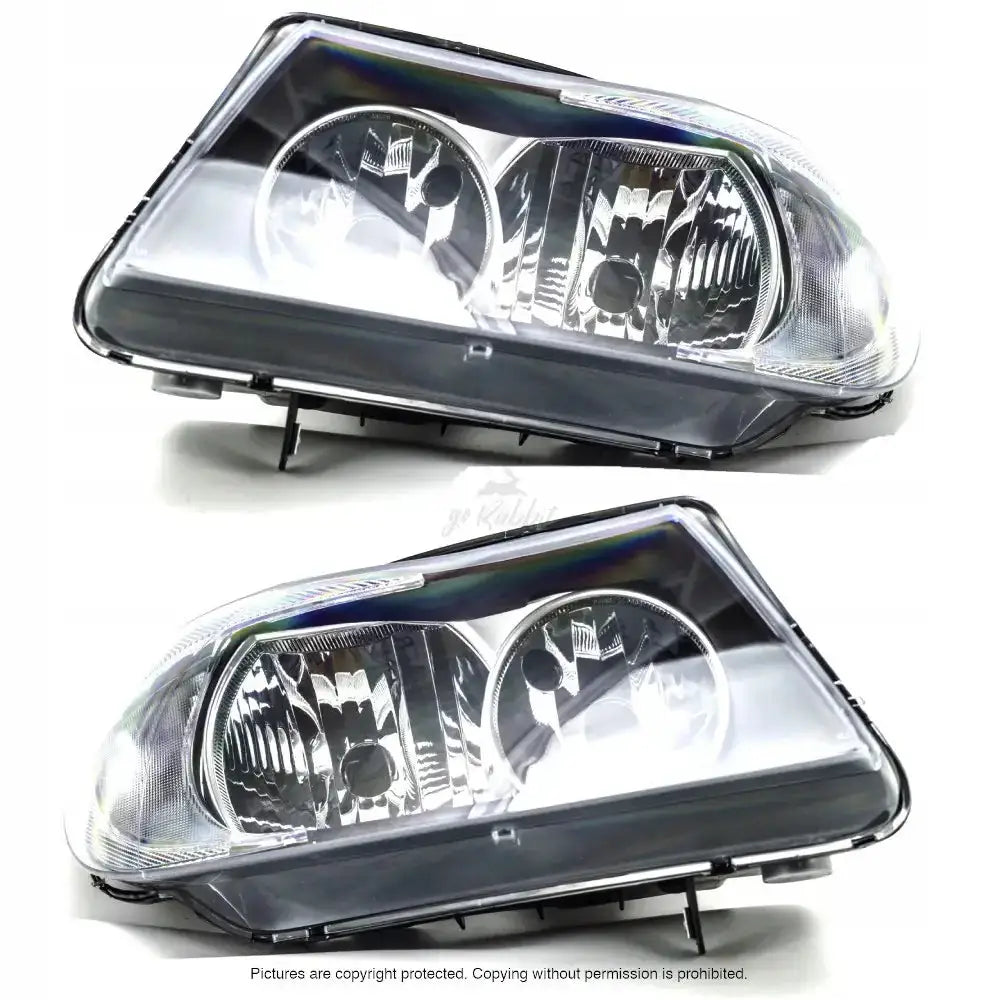 Hovedlys Bmw 3 Serie E90 E91 05-08, sett fra skrå vinkel med sølvfargede detaljer.