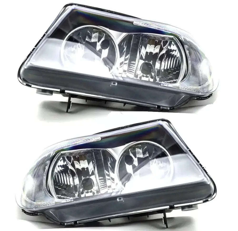 Hovedlys Bmw 3 Serie E90 E91 05-08, sett fra skrå vinkel med sølvfargede detaljer.