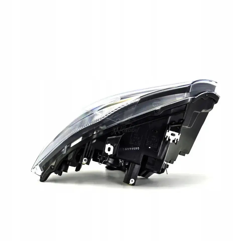 Headlamp Bmw 3 Serie E90 E91 H7 sett fra skrå vinkel med synlig feste og sorte detaljer.