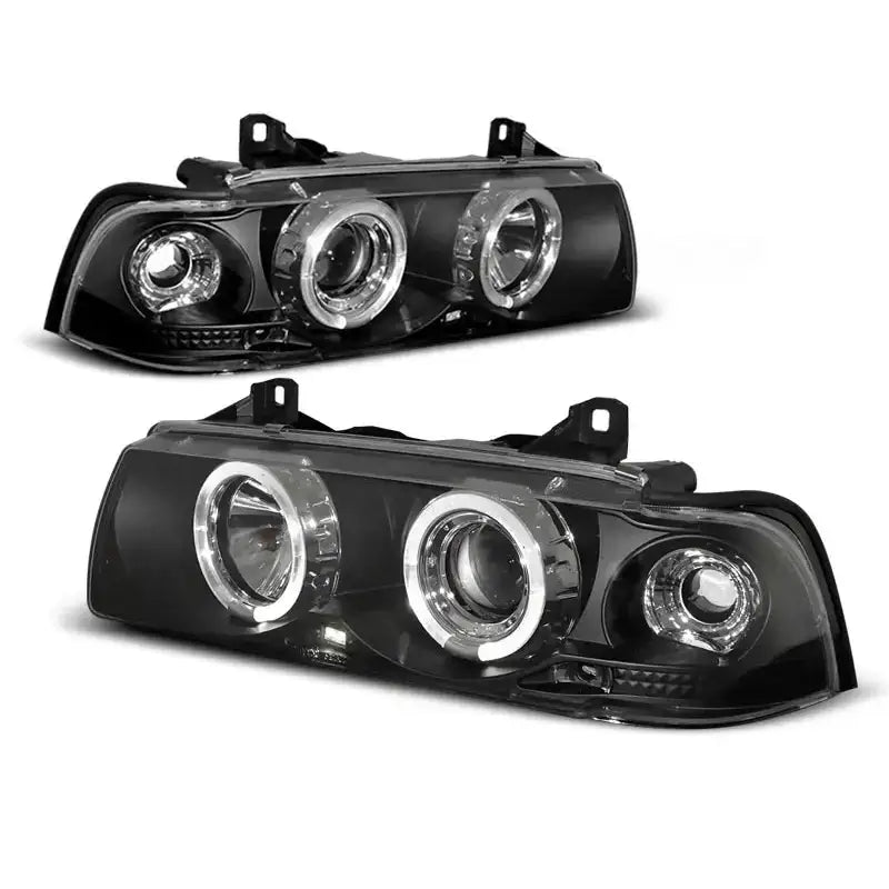 Frontlykter Bmw E36 Angel Eyes Black med klare linser og LED-ringer, vist fra skrå vinkel.