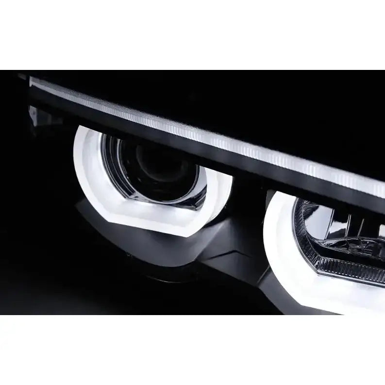 Hovedlykter Bmw E38 3D Angel Eyes LED med hvit omramming og sorte detaljer, sett nedenfra.