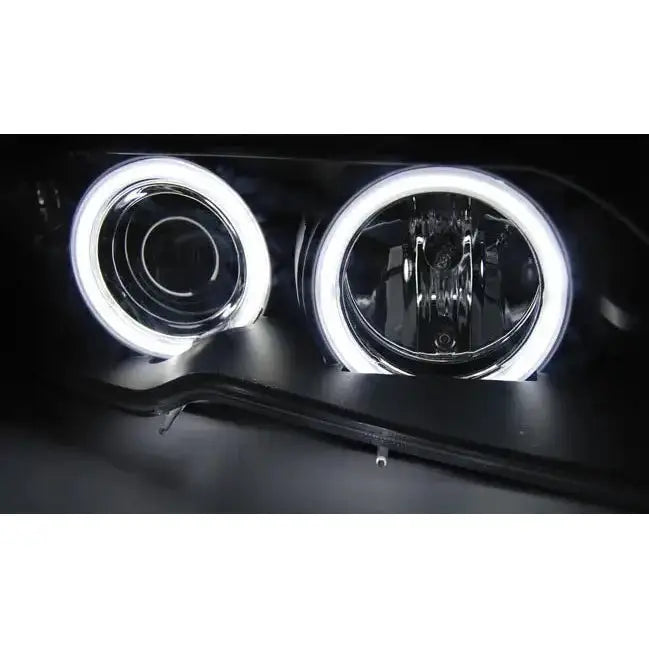 Headlights Bmw E46 Angel Eyes CCFL Black med hvite LED-lysringer, nærbilde i mørkt miljø.