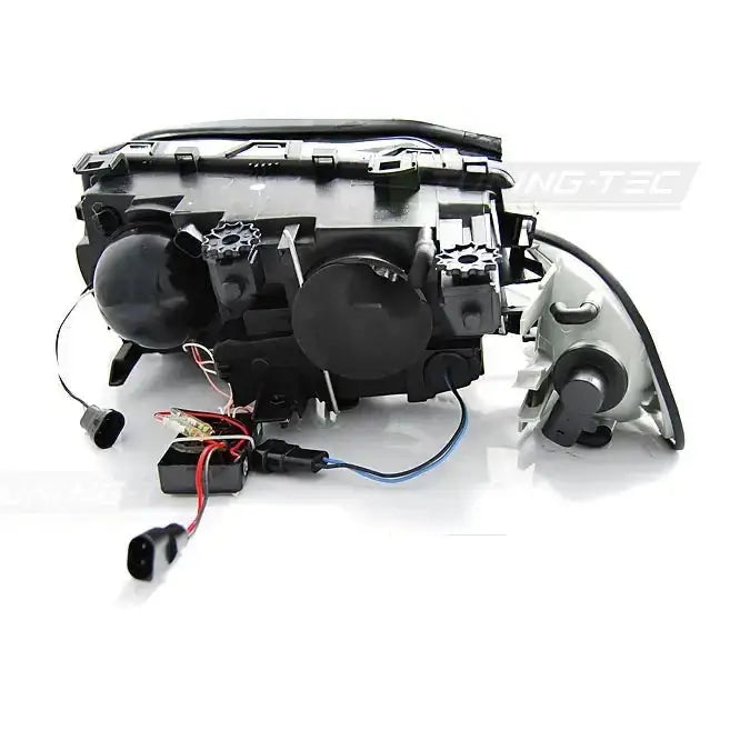 Headlights Bmw E46 Angel Eyes Chrome CCFL sett bakfra med synlige ledninger, plugger og justeringsskruer.