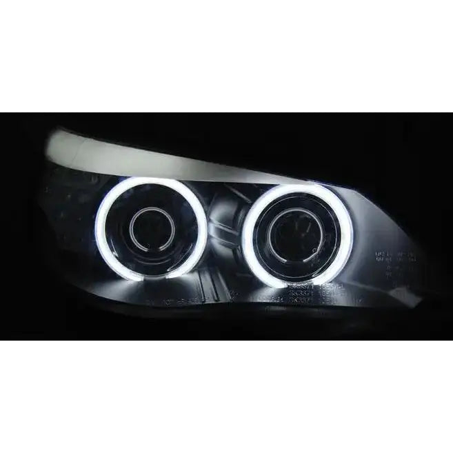 Headlights Bmw E60/E61 Angel Eyes Black Led med to runde LED-lysringer og klart glass.
