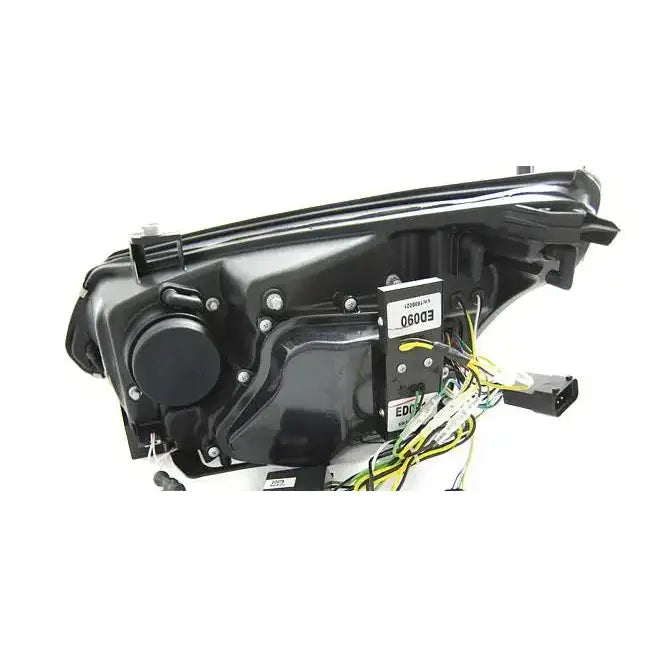 Frontlykter Bmw E60/E61 Angel Eyes Black Led, bakside med ledninger, koblinger og skruer synlige.