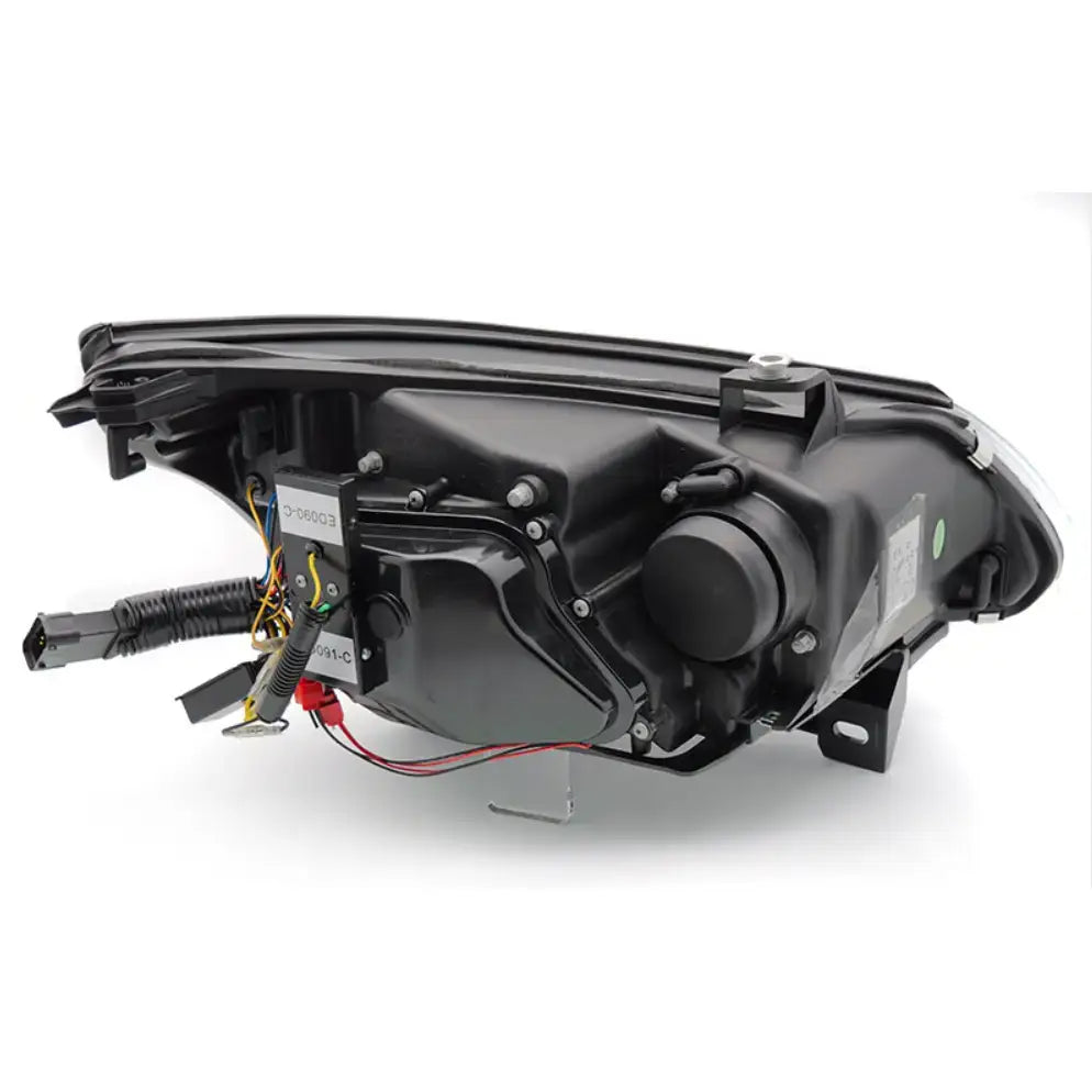 Hovedlykter Bmw E60/E61 03-07 Angel Eyes Black Xenon sett bakfra med ledninger og braketter.
