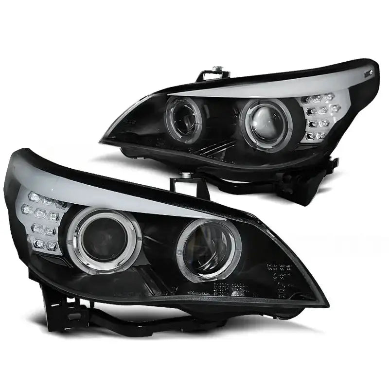 Hovedlykter Bmw E60/E61 sorte med to linseformede lys og seks LED-lys, vist i perspektiv.