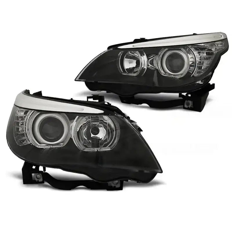 Hovedlykter Bmw E60/E61 03-07 LED Angel Eyes i svart med klare linser og sølvdetaljer.