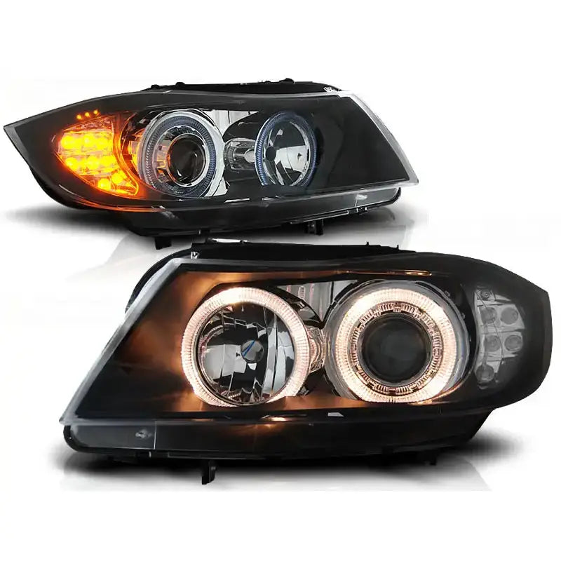 Hovedlykter Bmw E90/E91 Angel Eyes Black Led sett fra skrå vinkel med tent blinklys og LED-ringer.