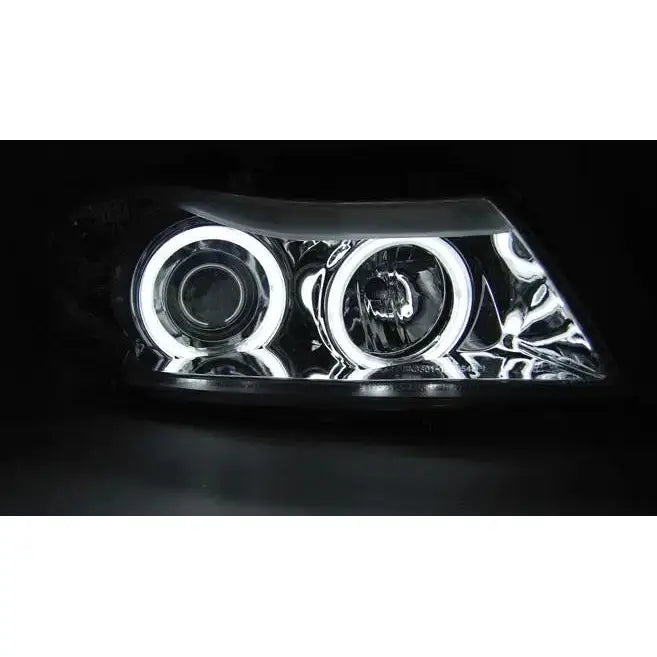 Hovedlys Bmw E90/E91 Angel Eyes CCFL Chrome med hvite LED-ringer og kromdetaljer, sett forfra.
