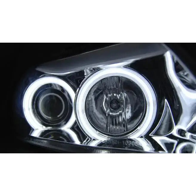 Headlights Bmw E90/E91 Angel Eyes CCFL Chrome med hvite LED-ringer og sorte samt kromfargede detaljer.