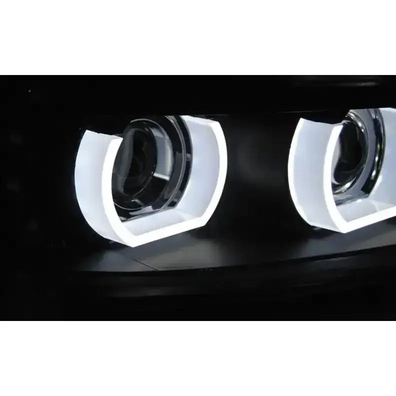 Headlamp Bmw E90/E91 09-11 med hvite LED-ringer og svart bakgrunn, nærbilde av to sirkulære lykter.