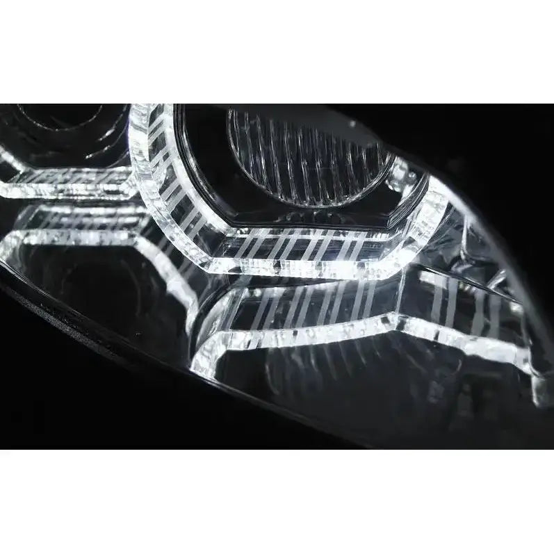 Headlamp Bmw E92/E93 Angel Eyes LED med klare linser og reflektormønster, lyser opp i mørkt miljø.