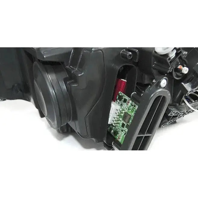 Headlamp nærbilde av kretskort og elektronikk i svart plast for Bmw F30/F31 Angel Eyes LED.