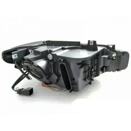 Hovedlys Bmw F30/F31 Angel Eyes Led Black sett fra undersiden med synlige ledninger og tekniske detaljer.