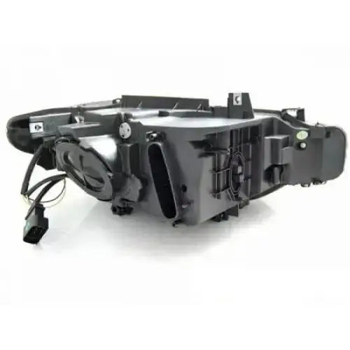 Hovedlys Bmw F30/F31 Angel Eyes LED sort komponent med ventilasjonsåpninger og synlig elektrisk kontakt.