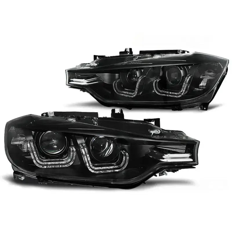 Frontlykter Bmw F30/F31 Black U-Led Bar HID med doble linser og LED-striper, sett fra skrå front.