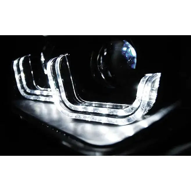Hovedlykter Bmw F30/F31 Black U-Led Bar HID med U-formet LED og tydelige refleksjoner i glasset.