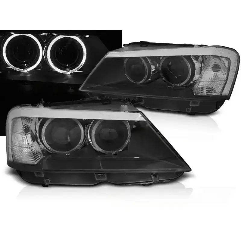 Frontlykter Bmw X3 F25 Black LED med klart glass og sorte detaljer, LED-lysringer tent i mørket.