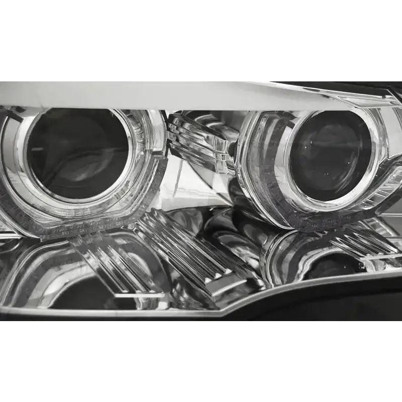 Hovedlys Bmw X5 E70 07-10 med runde linser, kromdetaljer og presist utførte reflektorer.