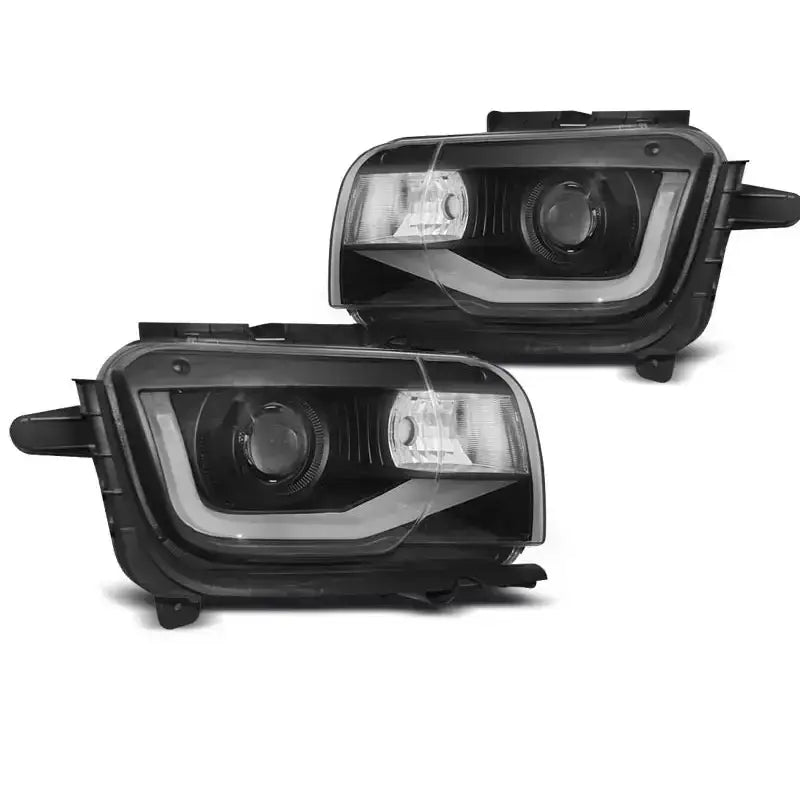 Frontlykter Chevrolet CAMARO 09-13 Tube Light Black med klart glass og V-formede LED-detaljer.
