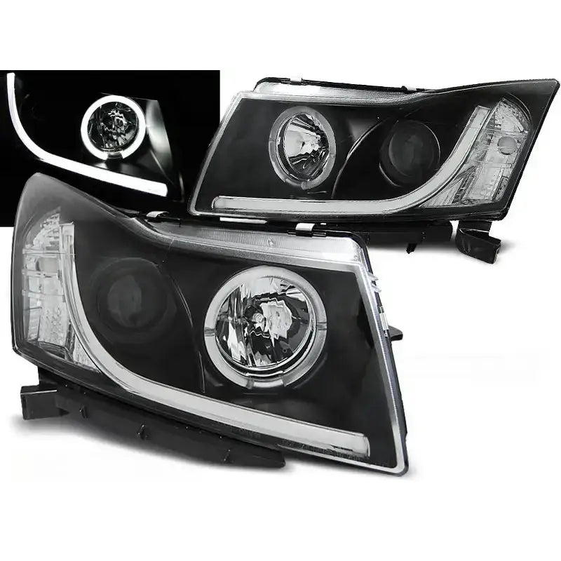 Frontlykter Chevrolet Cruze 09-12 Angel Eyes Tube Light Black med LED-striper, sett fra skrå vinkel.