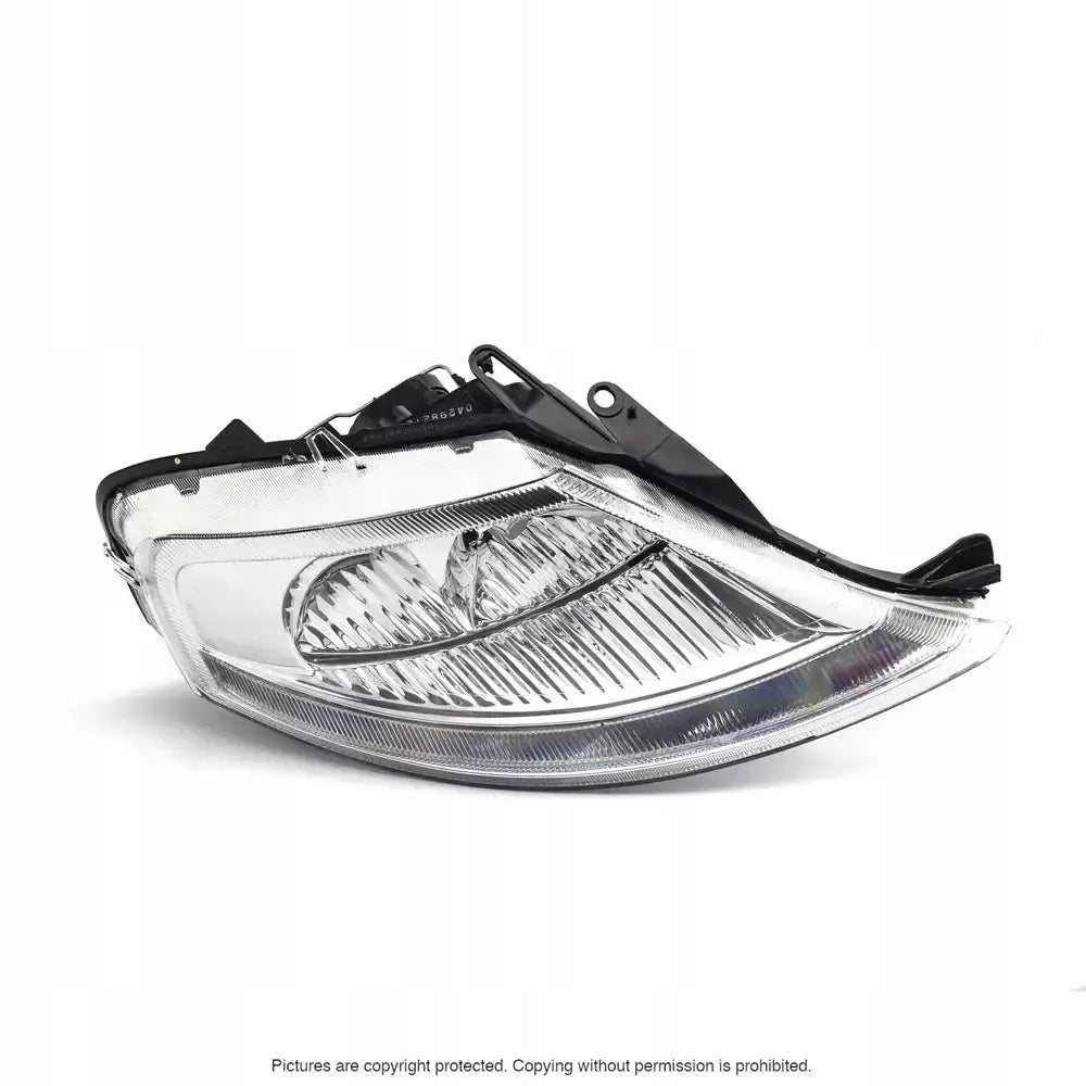 Frontlykter Citroen C3 02-10 vist fra skrå sidevinkel med klare detaljer og reflekterende overflate.