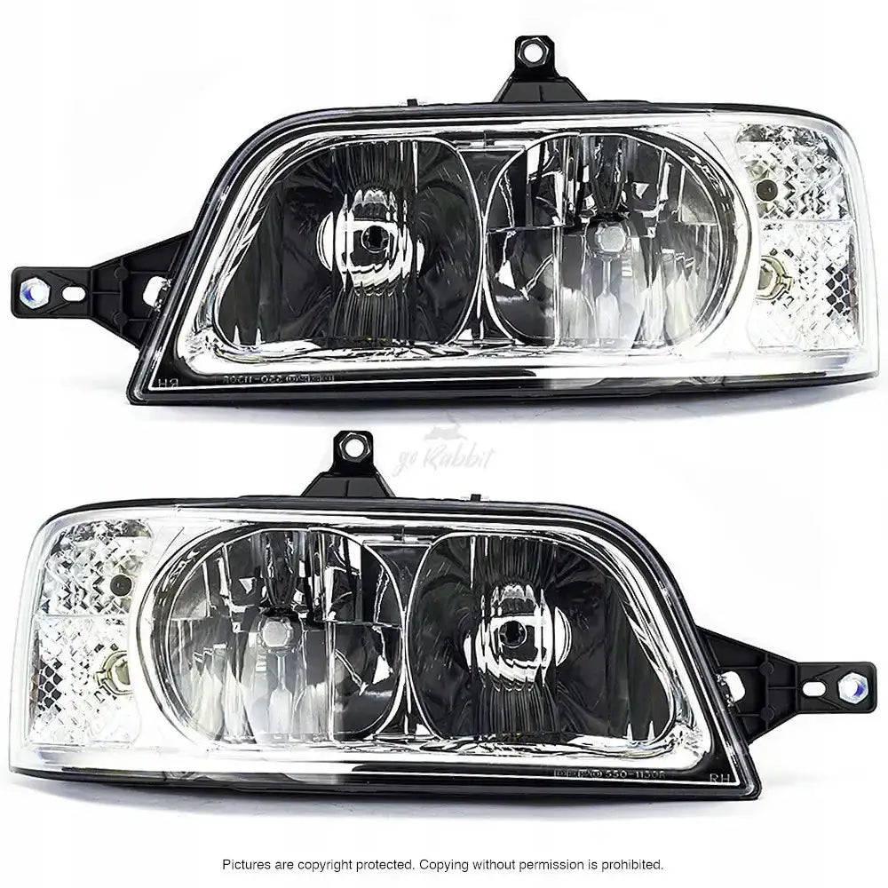 Frontlykter Citroen Jumper 02-06 H7, sett forfra med klare linser og sorte innfatninger mot hvit bakgrunn.