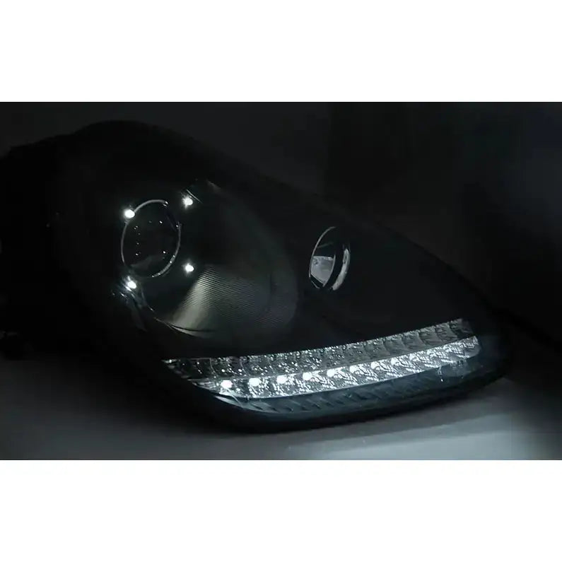 Hovedlykter Daylight Black HID Xenon til Porsche Cayenne 02-06 med klare linser og LED-lys tent.