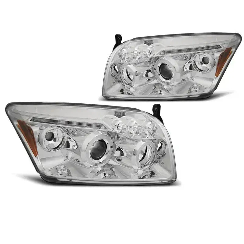 Frontlykter Dodge Caliber 06-12 Angel Eyes Chrome i klar plast og krom, sett fra skrå vinkel mot hvit bakgrunn.