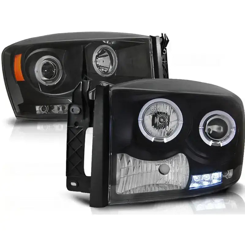 Frontlykter Dodge Ram 06-08 Angel Eyes Black med svarte detaljer og LED-lys mot hvit bakgrunn.