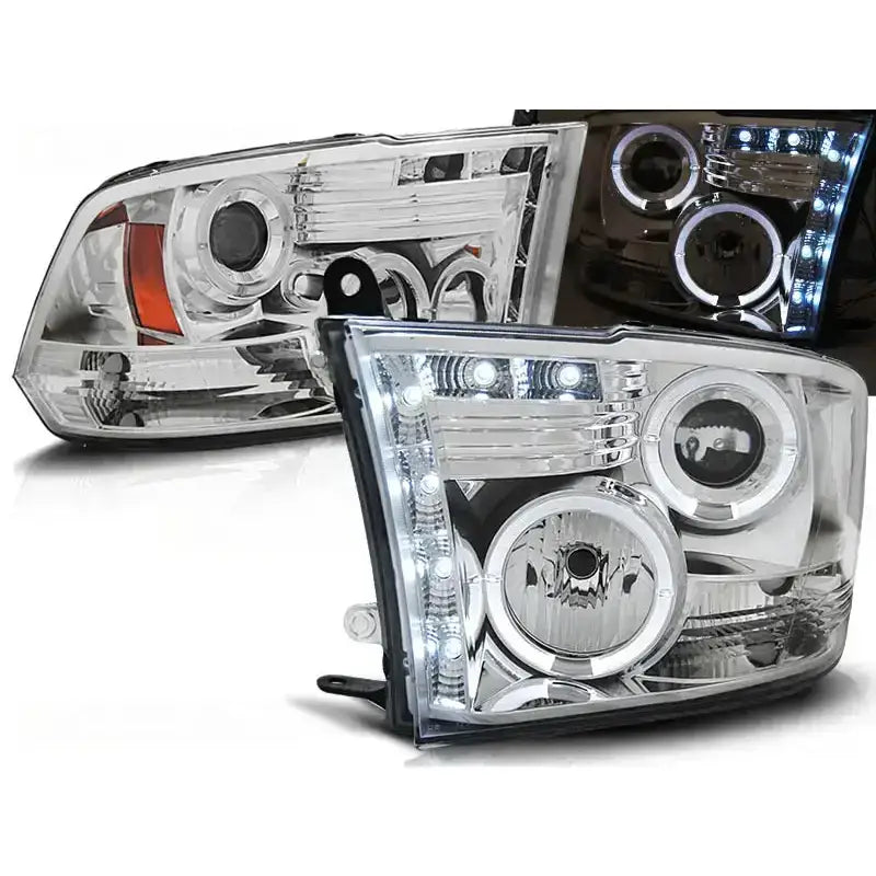 Frontlykter Dodge Ram 09-11 Angel Eyes Chrome med kromdetaljer og LED-lys, skrå vinkel mot hvit bakgrunn.