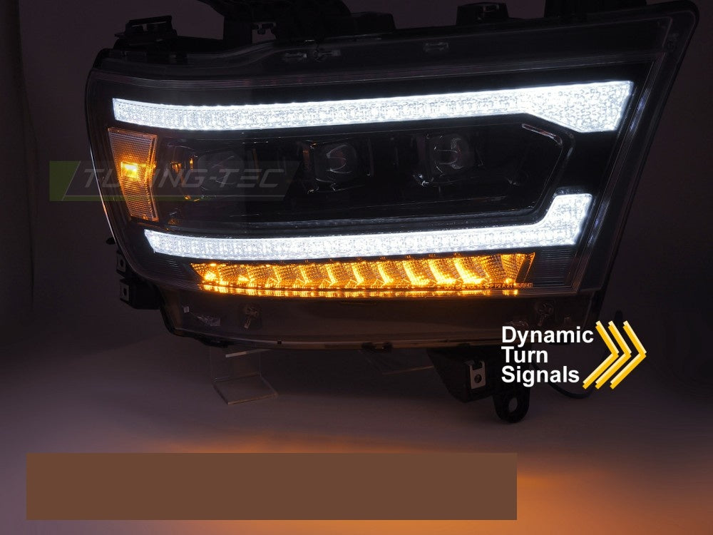 Sett med LED-frontlykter til Dodge Ram 2019–2022 vist fra siden