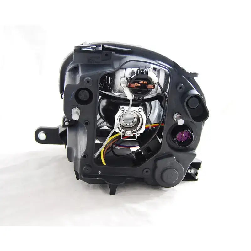 Hovedlykter Fiat 500 07 projektor chrome sett bakfra med ledningsnett og innsiden av lampehuset synlig.