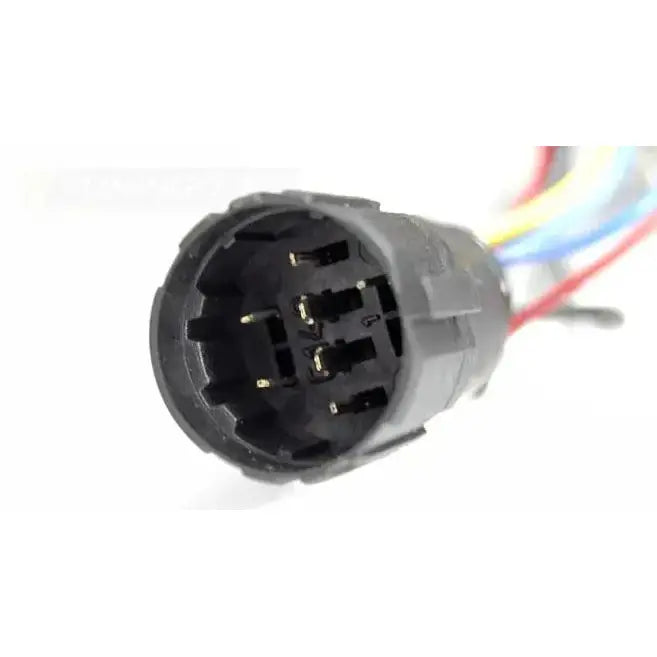 Hovedlys kontakt for Fiat Grande Punto 08-09 black med synlige metallpinner og ledninger.