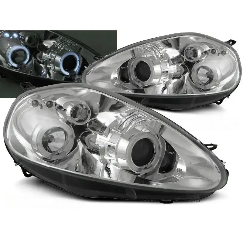 Frontlykter til Fiat Grande Punto Angel Eyes Chrome, sett fra skrå vinkel med synlige reflektorer.