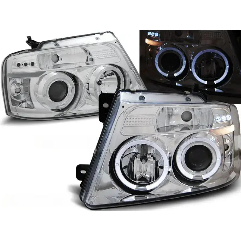 Frontlykter Ford F150 Mk11 04-08 Angel Eyes Chrome med LED-lysringer, sett fra skrå vinkel.