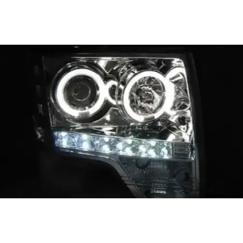 Hovedlykter Ford F150 Mk12 Angel Eyes Chrome med to LED-ringer og hvite LED-lys, nærbilde.