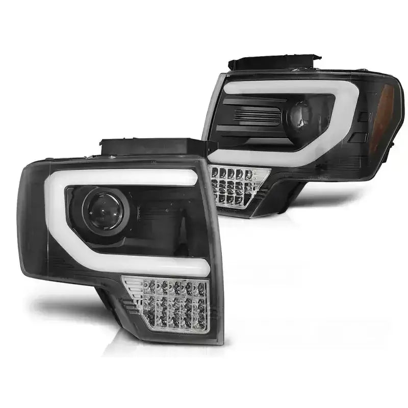 Frontlykter Ford F150 Mk12 08-14 Tube Light Black sett forfra med sorte detaljer.