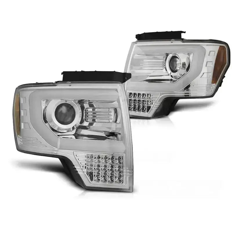 Frontlykter Ford F150 Mk12 08-14 Tube Light Chrome, to rektangulære lykter med sølvdetaljer.