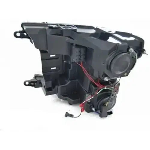 Headlights bakside av Ford F150 Mk13 17-20 Tube Light Chrome med synlige ledninger og tilkoblingspunkter.