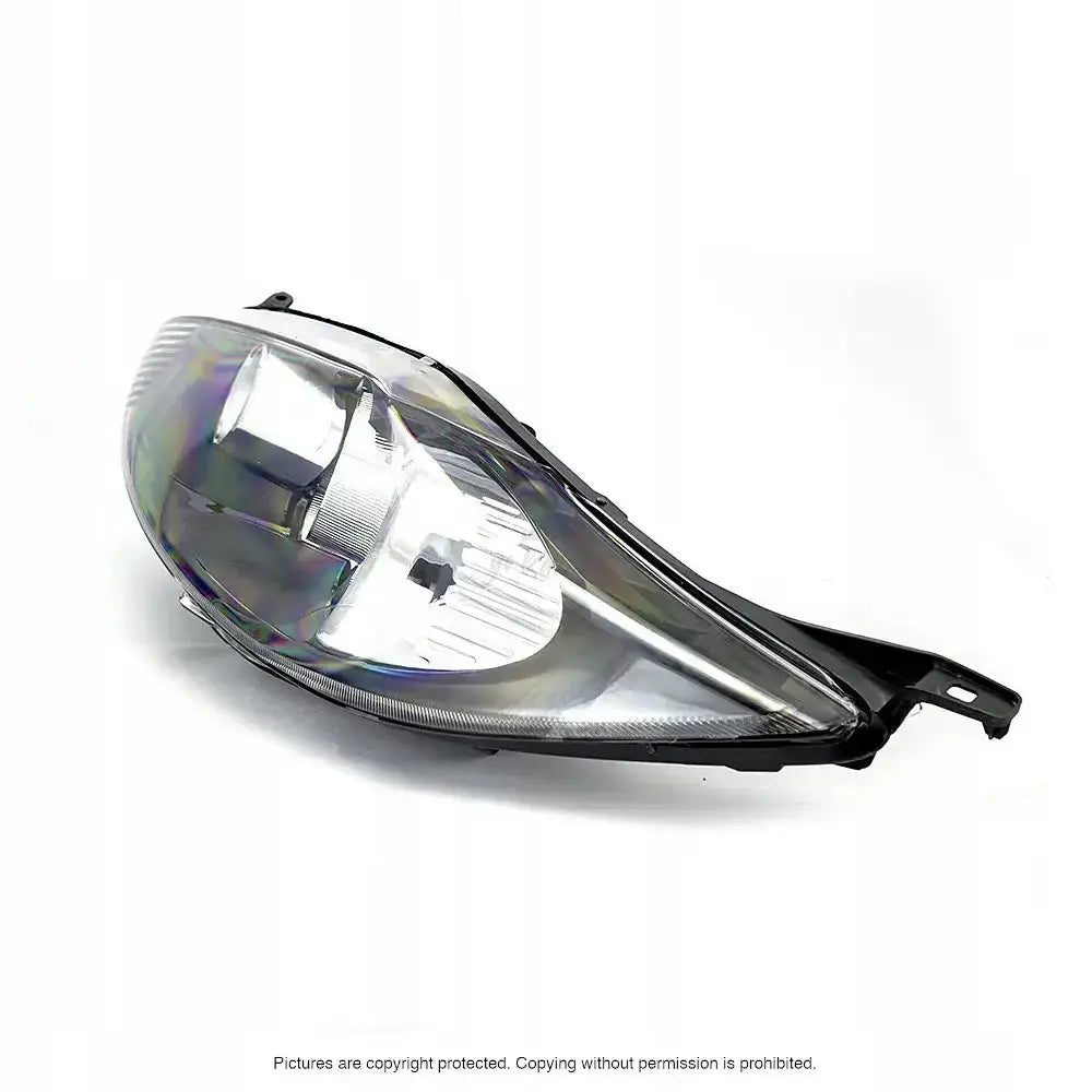 Headlights Ford Fiesta 08-13 H7/H1 vist skrått ovenfra med klart glass og sort ramme mot hvit bakgrunn.