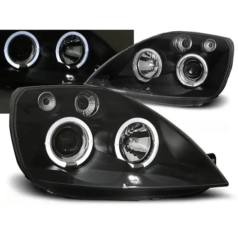 Frontlykter Ford Fiesta MK6 Angel Eyes Black med svarte hus, klare linser og runde LED-lys, vist fra skrå vinkel.